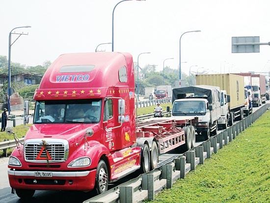 Trucks of 7-10 tons must be installed with GPS tracking devices before July 1 (Photo: SGGP)